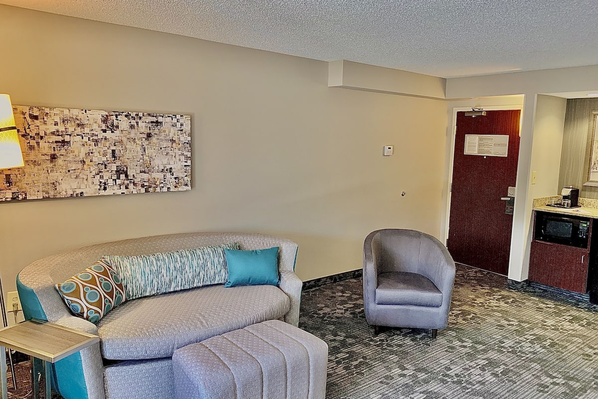 1 bedroom, desk, laptop workspace, blackout curtains