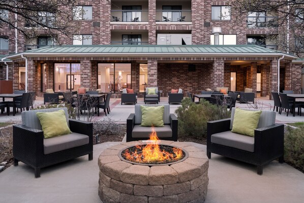 BBQ/picnic Area - Courtyard by Marriott Salt Lake City Airport (Salt Lake City)