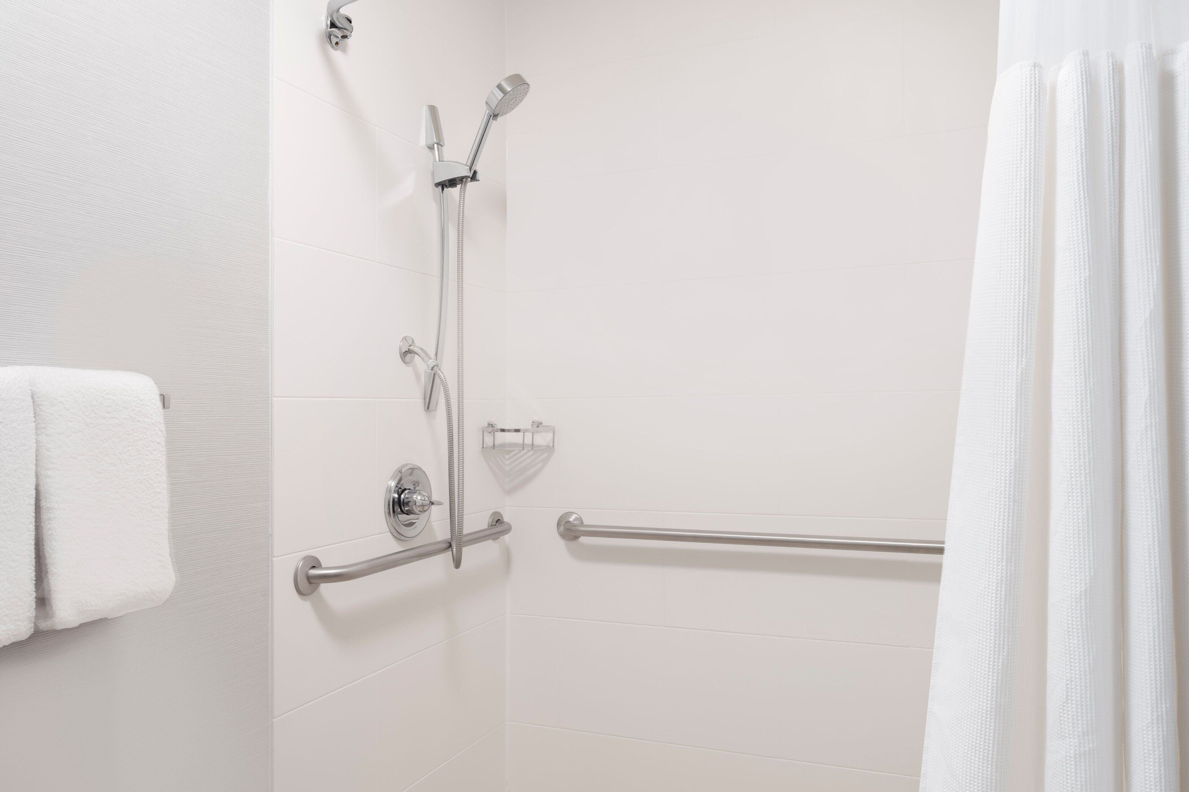 combined shower/bathtub, free toiletries, hair dryer, towels