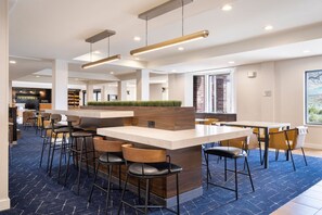 Breakfast and dinner served, American cuisine - Courtyard by Marriott Salt Lake City Airport (Salt Lake City)