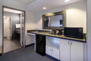 Executive Suite, 1 Bedroom, Non Smoking | In-room safe, desk, laptop workspace, blackout drapes