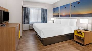 Suite, 1 cama King size, para no fumadores (One-Bedroom) | Caja de seguridad en la habitación y escritorio