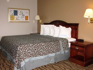 Desk, iron/ironing board, free WiFi, bed sheets - Days Inn & Suites by Wyndham Fort Valley (Fort Valley)
