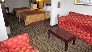 Desk, iron/ironing board, WiFi (free), bed sheets - Days Inn & Suites by Wyndham Fort Valley (Fort Valley)