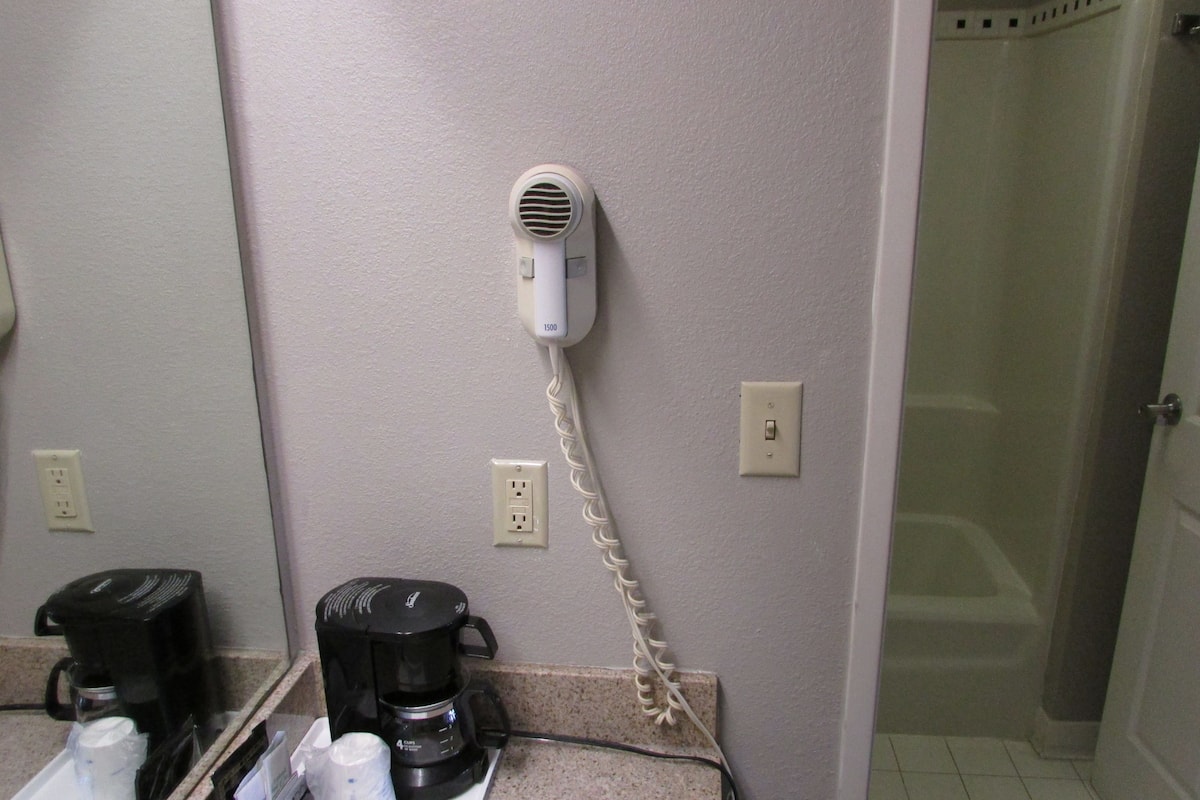 Deluxe Studio Suite, 2 Double Beds, Non Smoking | Desk, iron/ironing board, WiFi (free), bed sheets