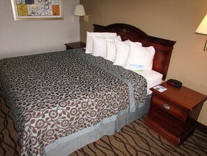Standard Room, 1 King Bed | Desk, iron/ironing board, free WiFi, bed sheets