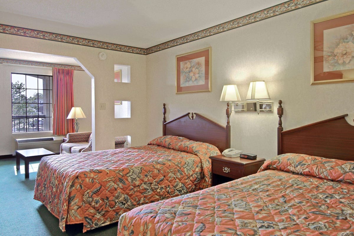 Studio Suite, 2 Double Beds, Non Smoking | Desk, iron/ironing board, WiFi (free), bed sheets
