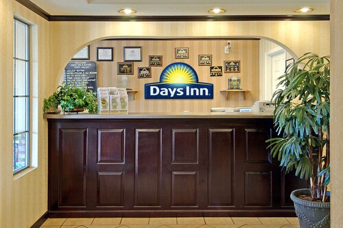 Days Inn & Suites by Wyndham Fort Valley