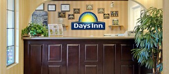 Days Inn & Suites by Wyndham Fort Valley