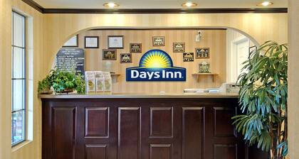 Days Inn & Suites by Wyndham Fort Valley