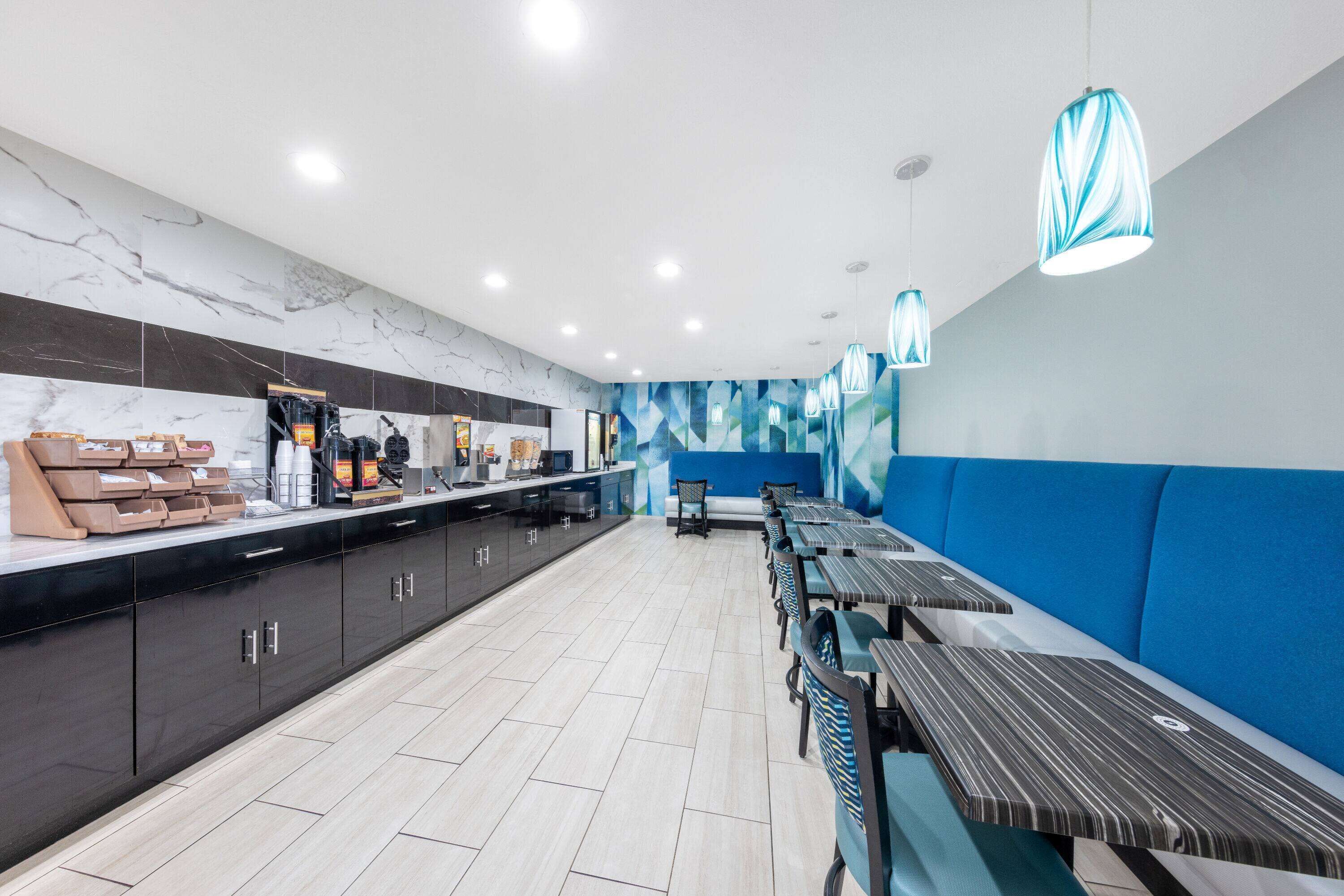 Café da manhã para viagem grátis todos os dias