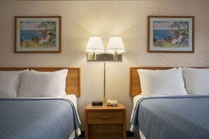 标准房, 2 张大床 | 办公桌、遮光窗帘、免费婴儿床、折叠床/加床(额外收费)