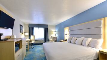 Bureau, rideaux occultants, lits bébé (gratuits)