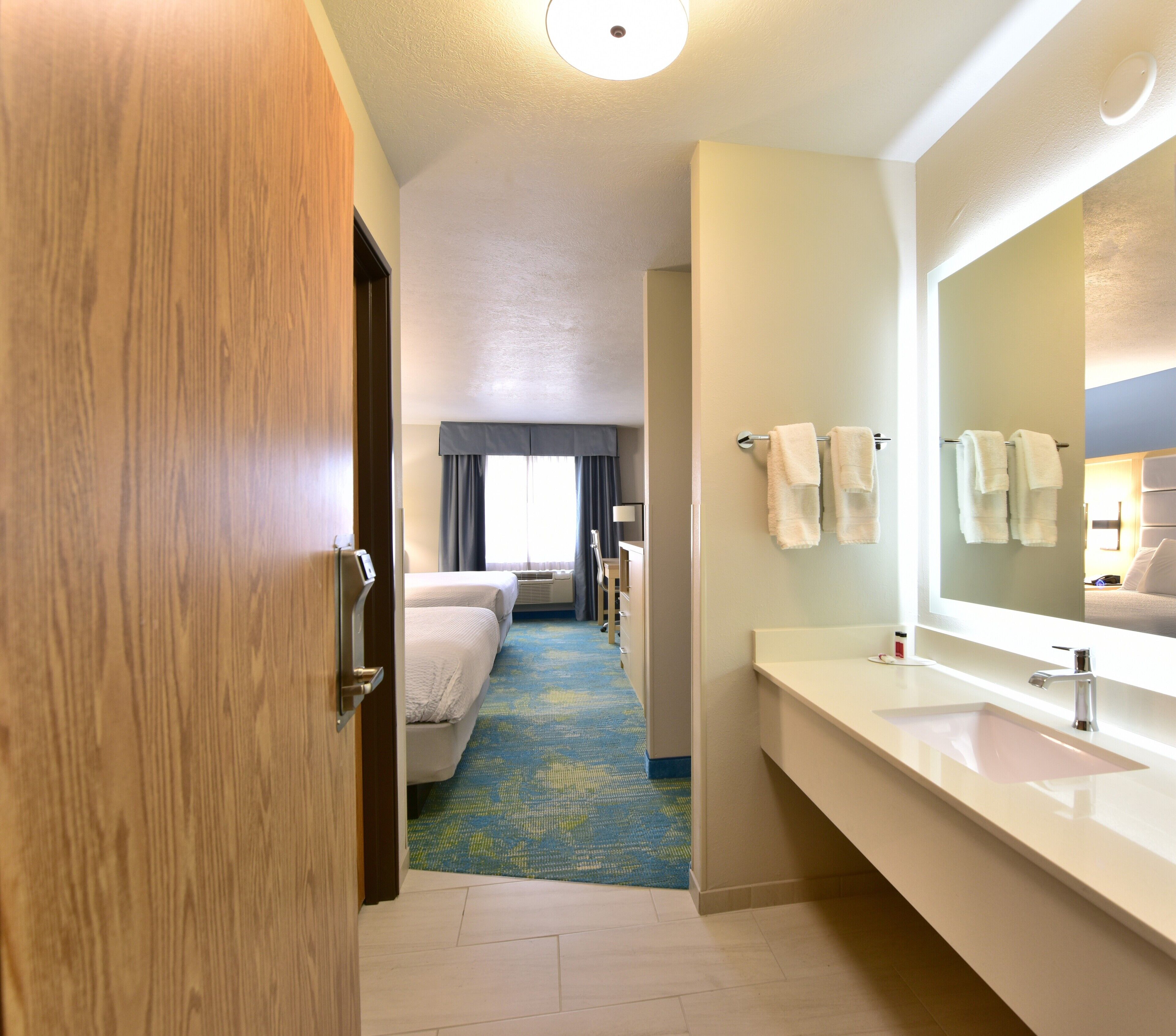 Desk, blackout drapes, free cribs/infant beds, rollaway beds