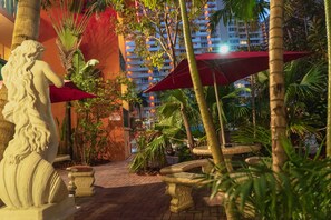 Terrace/patio - Fort Lauderdale Beach Resort Hotel & Suites (Fort Lauderdale)