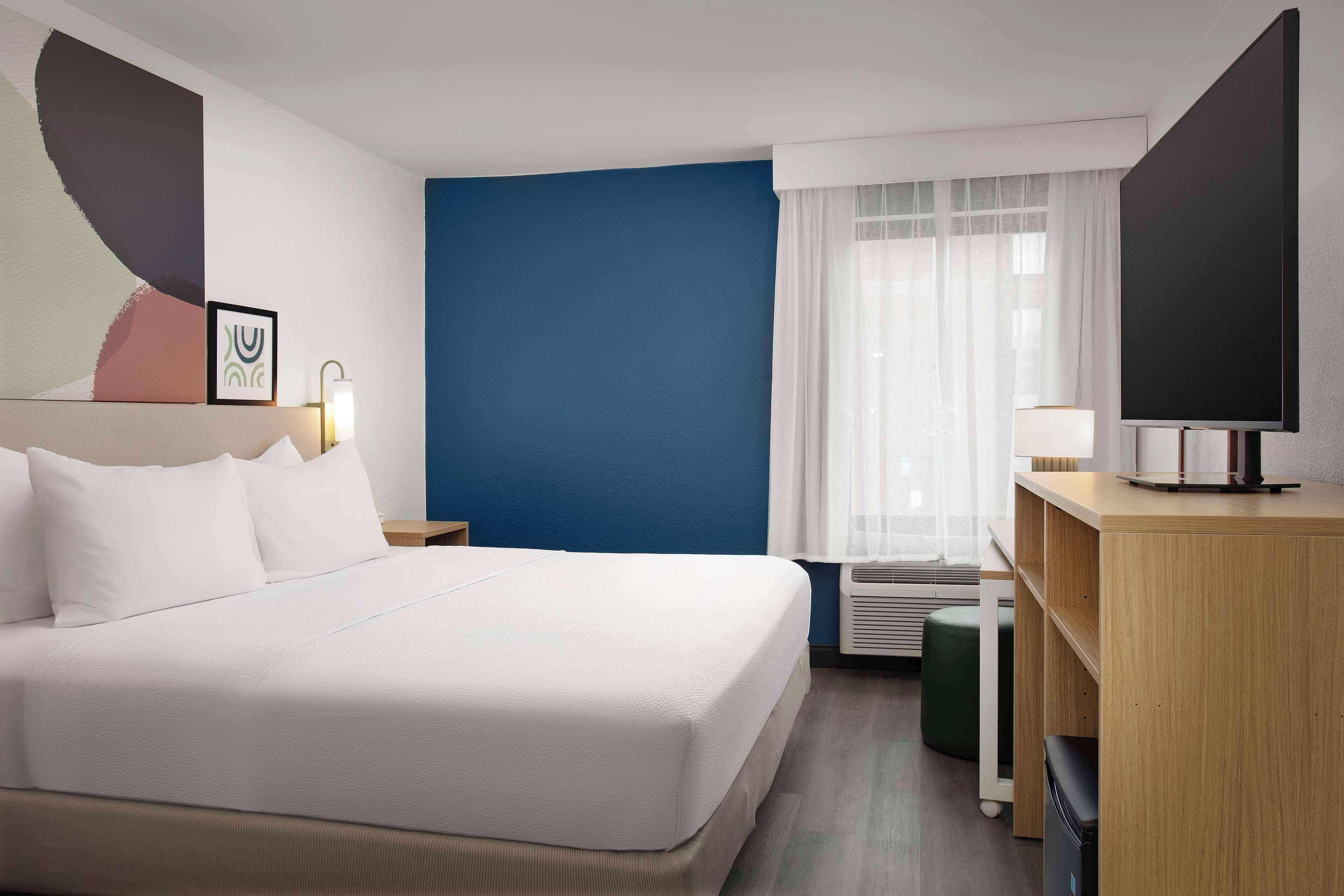 Photo - Spark by Hilton Atlanta Cumberland Ballpark