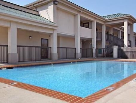 Pool. Days Inn by Wyndham Covington