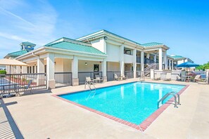Pool - Days Inn by Wyndham Covington (Covington)