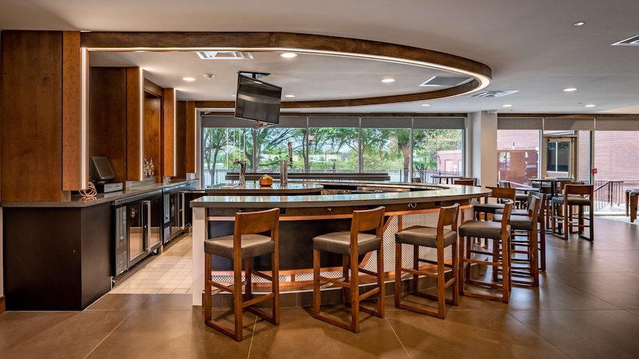 DoubleTree by Hilton Dallas - Farmers Branch