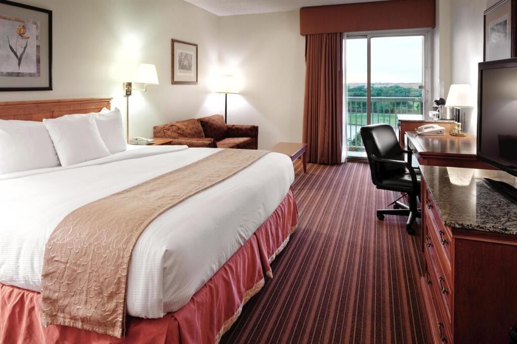 In-room safe, desk, laptop workspace, blackout drapes