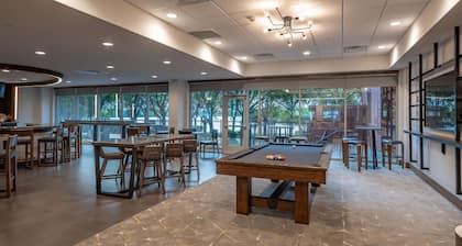 DoubleTree by Hilton Dallas - Farmers Branch
