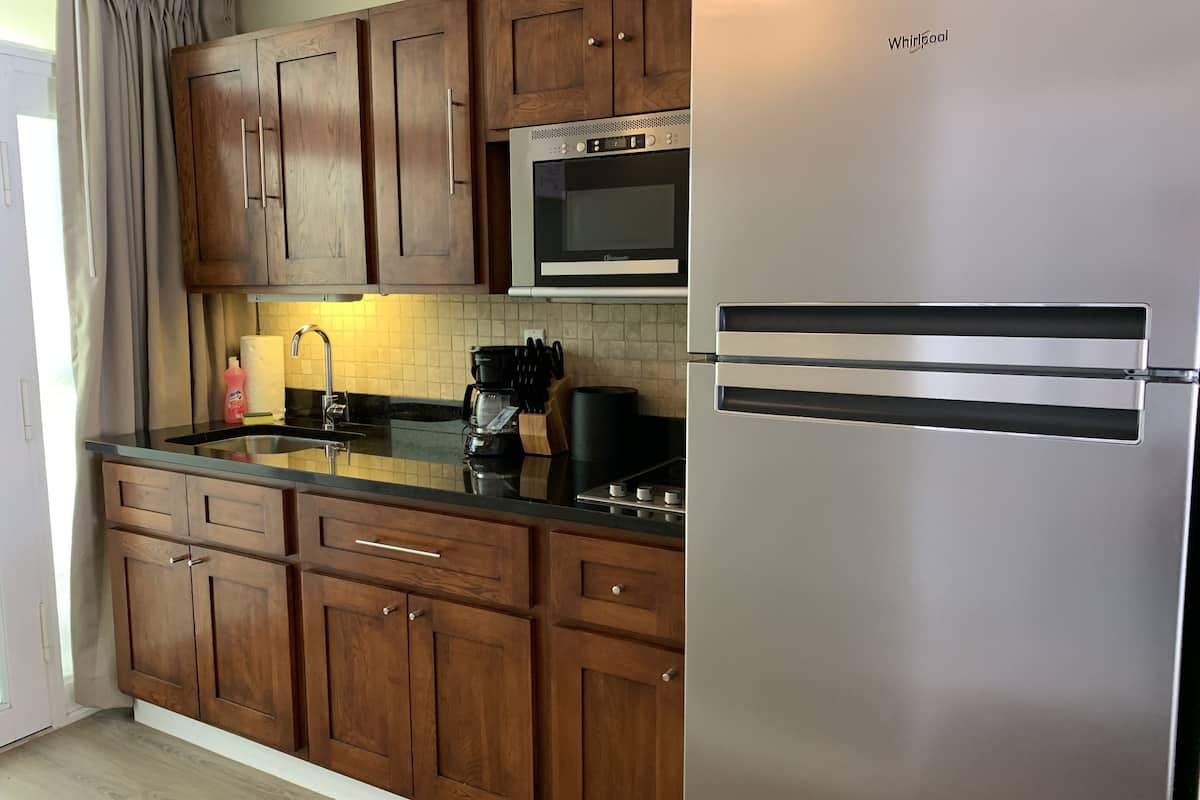 studio suite | private kitchen | coffee/tea maker