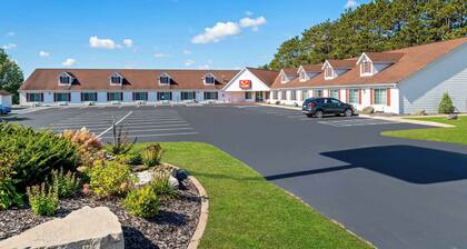 Econo Lodge Inn & Suites
