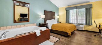 Econo Lodge Inn & Suites