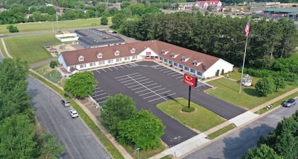 Econo Lodge Inn & Suites