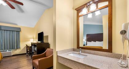 Econo Lodge Inn & Suites Eau Claire South