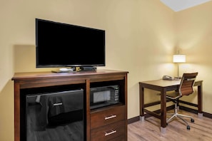 Chambre, 1 grand lit, accessible aux personnes à mobilité réduite, non-fumeur | Bureau, accès au Wi-Fi (inclus), literie fournie