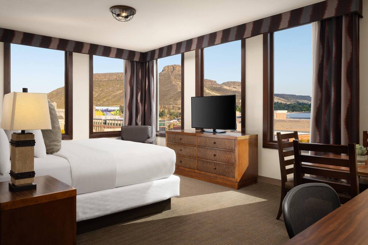 premium bedding, in-room safe, desk, laptop workspace