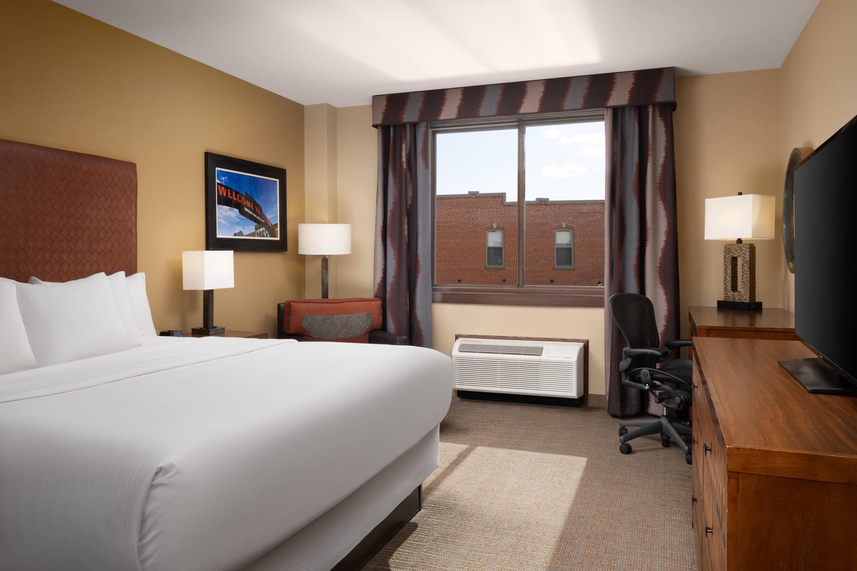 Kamar Standar, 1 Tempat Tidur King, Bebas Asap Rokok | Seprai premium, brankas, meja kerja, dan ruang kerja ramah laptop