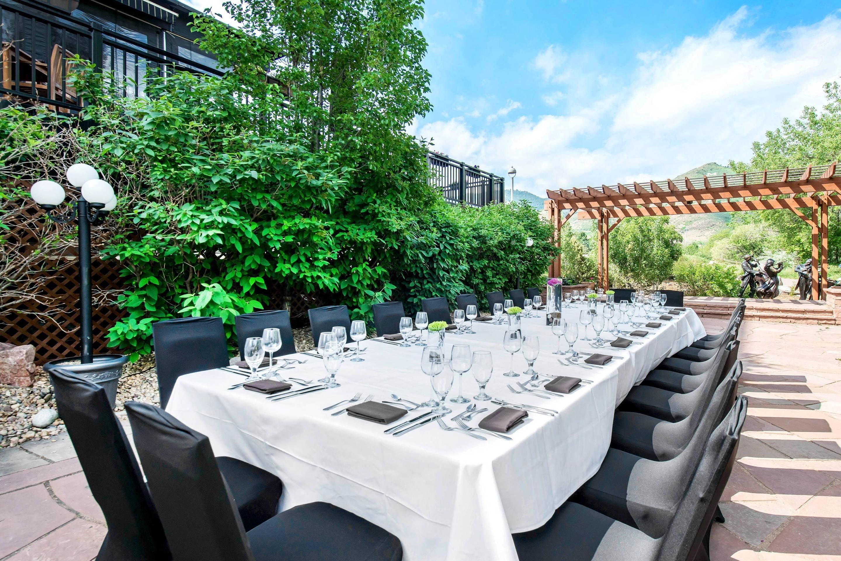 breakfast, lunch, dinner served; american cuisine, al fresco dining