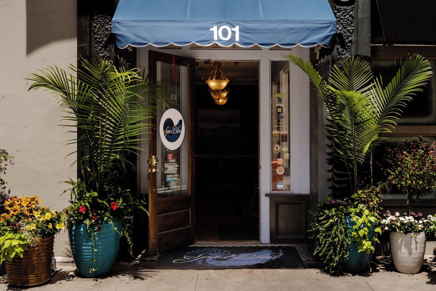 couples treatment room(s), hot stone massages, deep-tissue massages