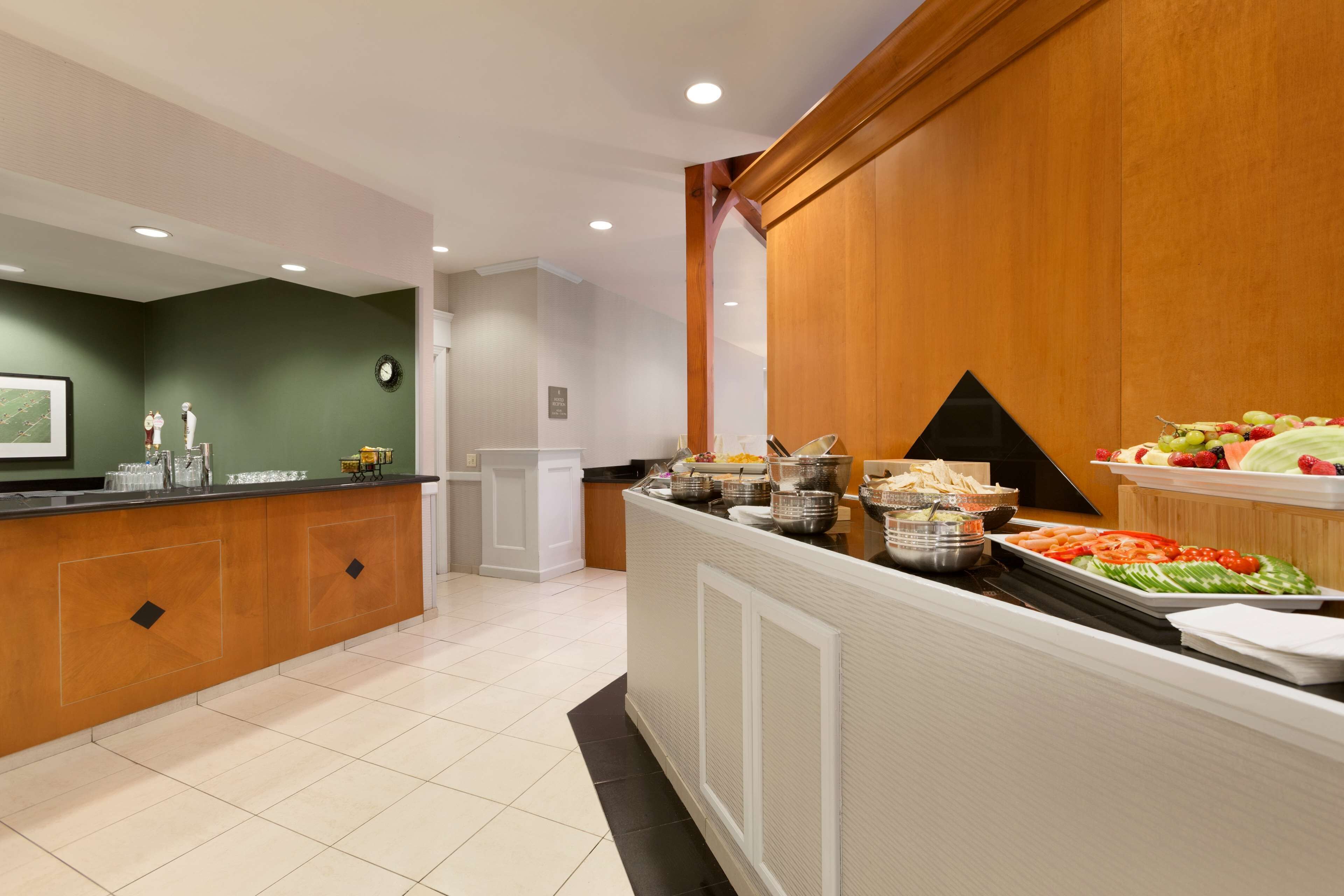 lunch, dinner and brunch served