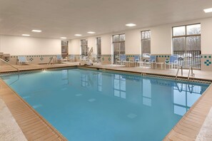 Indoor pool, sun loungers