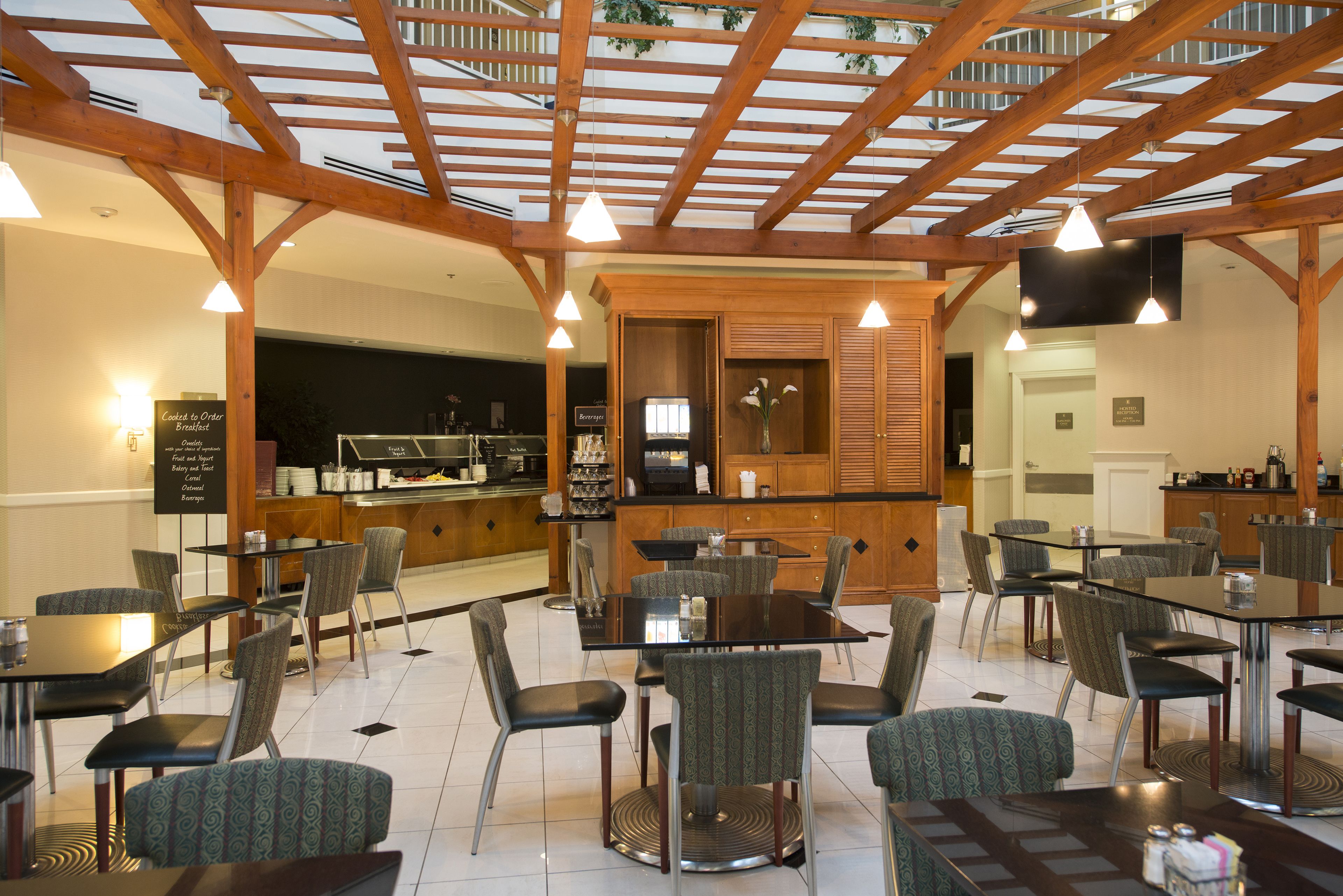 lunch, dinner and brunch served