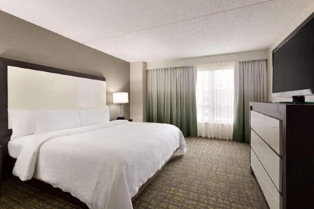 1 bedroom, premium bedding, in-room safe, desk