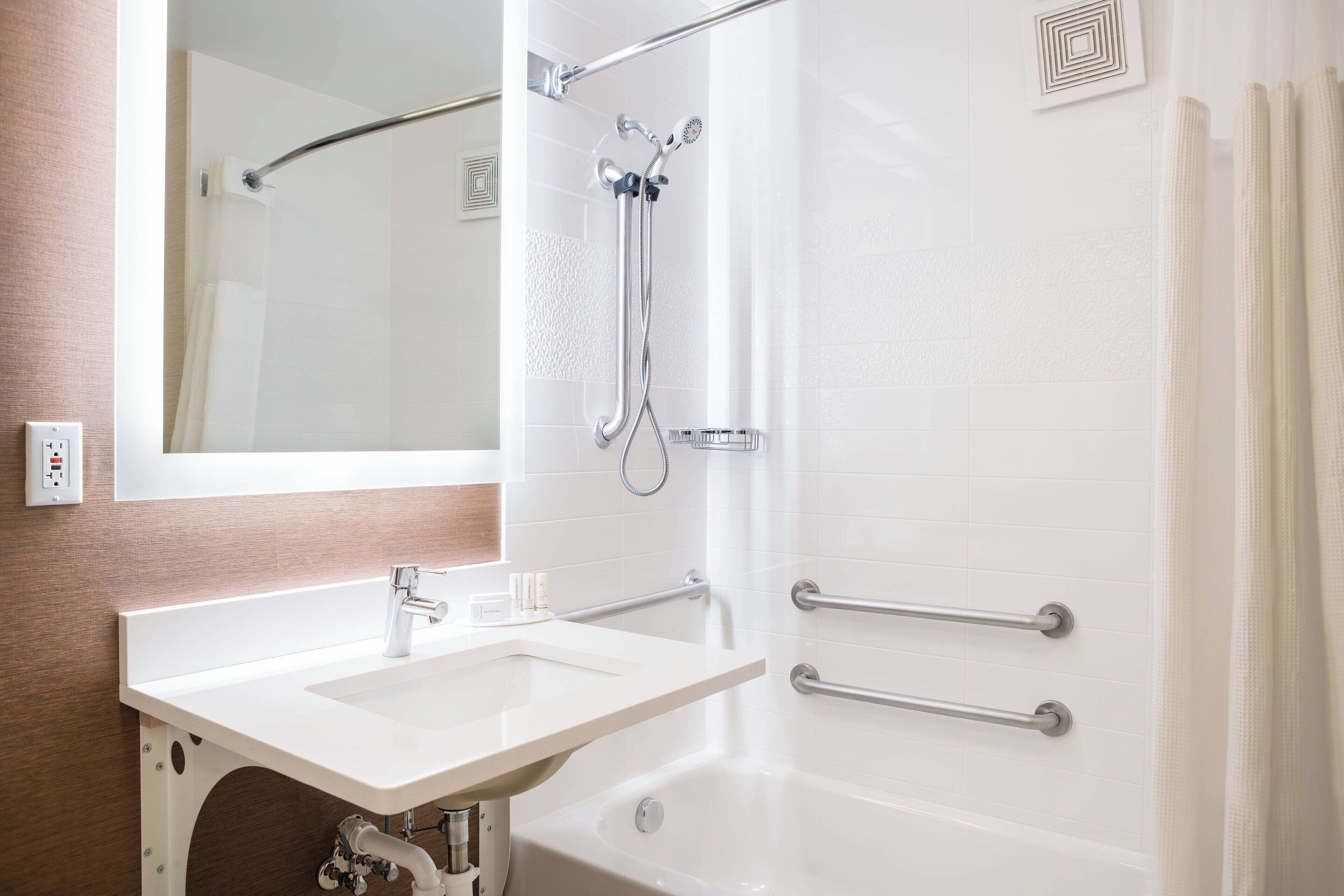 combined shower/bathtub, free toiletries, hair dryer, towels