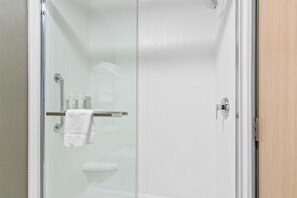 Room, 1 Queen Bed | Bathroom shower