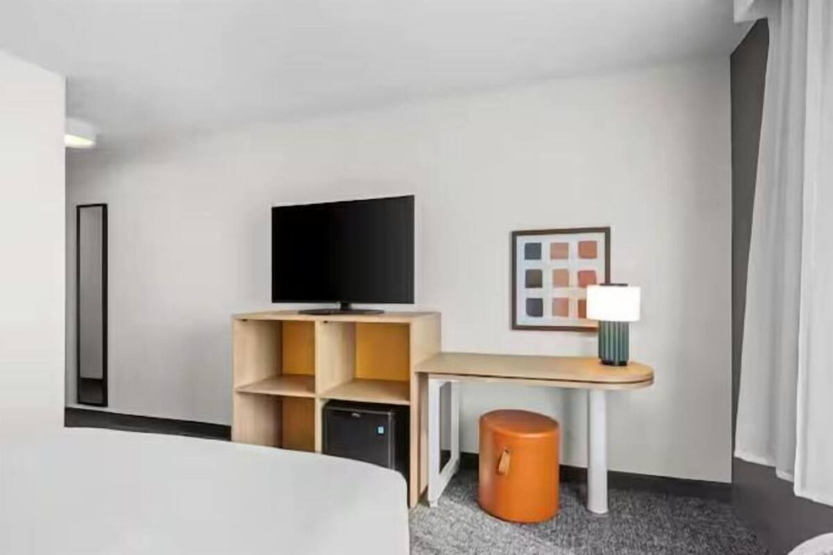 Iron/ironing board, rollaway beds (free), WiFi (free), bed sheets