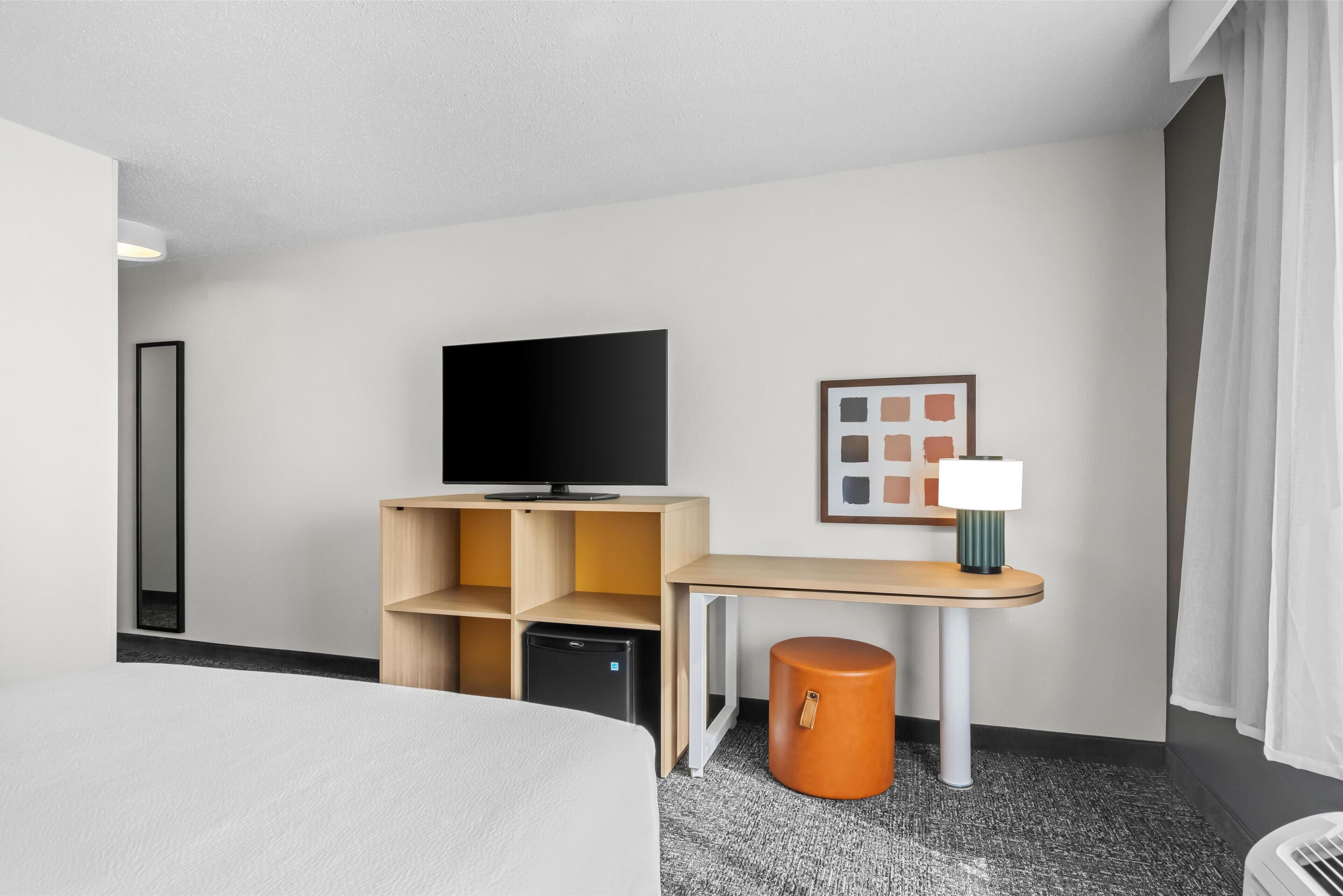 room, 1 queen bed | iron/ironing board, free rollaway beds, free wifi, bed sheets