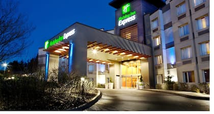 Holiday Inn Express & Suites Langley, an IHG Hotel