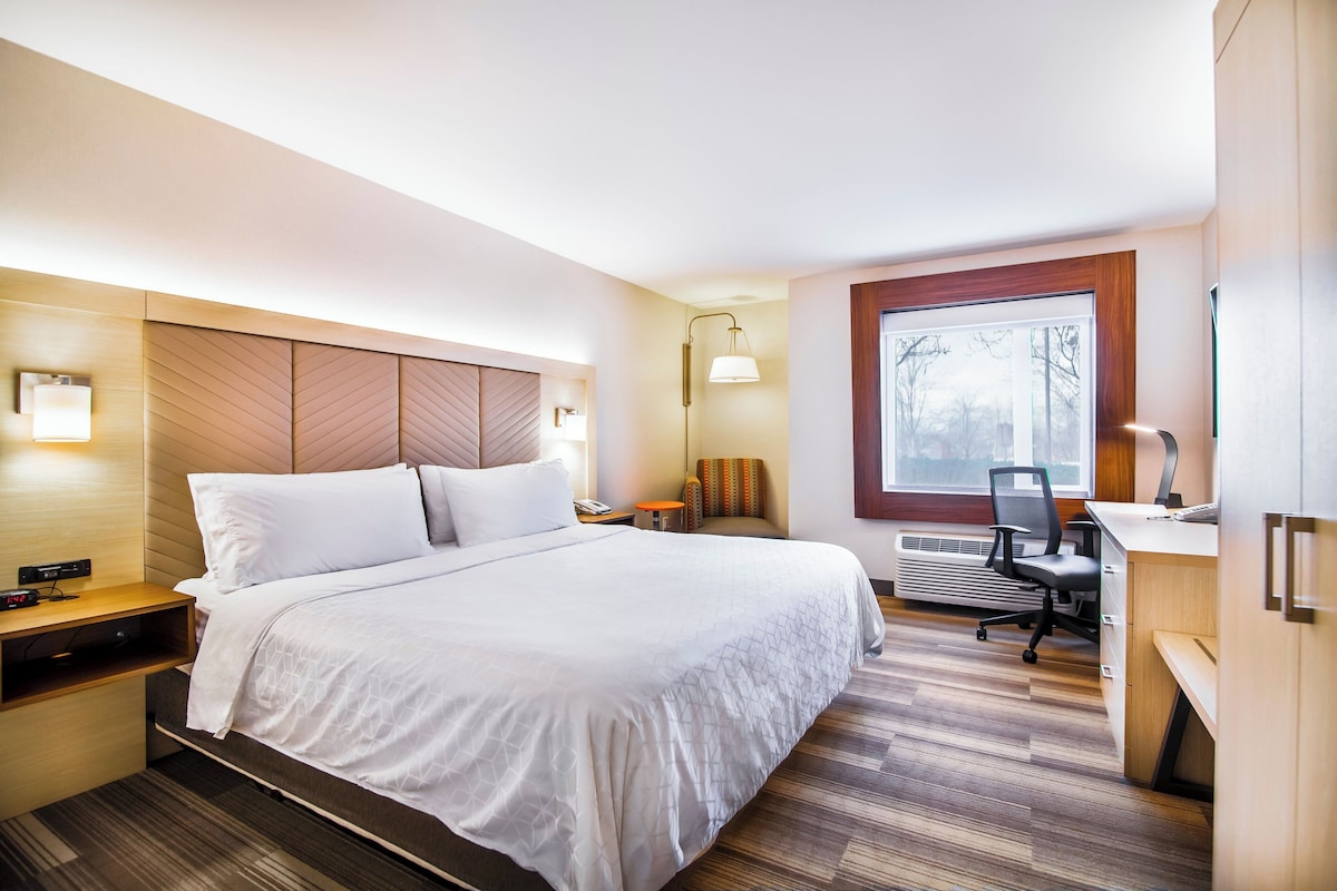 In-room safe, desk, blackout drapes, iron/ironing board