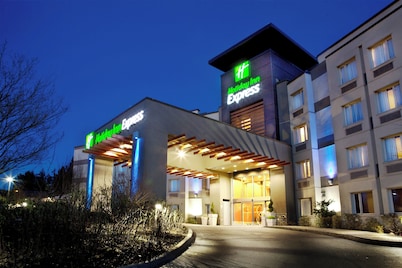 Holiday Inn Express & Suites Langley by IHG