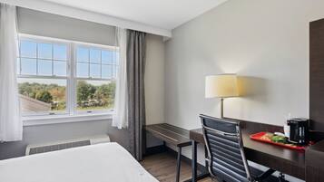 Deluxe Room, 2 Katil Ratu (Queen), Non Smoking | Bilik Mandi | Gabungan pancuran/tab mandi, kelengkapan dandanan diri percuma