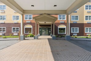 Front of property - Saco Bay Hotel (Saco)