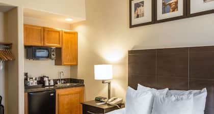 Quality Inn Tulsa - Downtown West