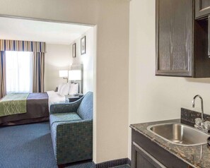 Suite, 1 King Bed, Non Smoking